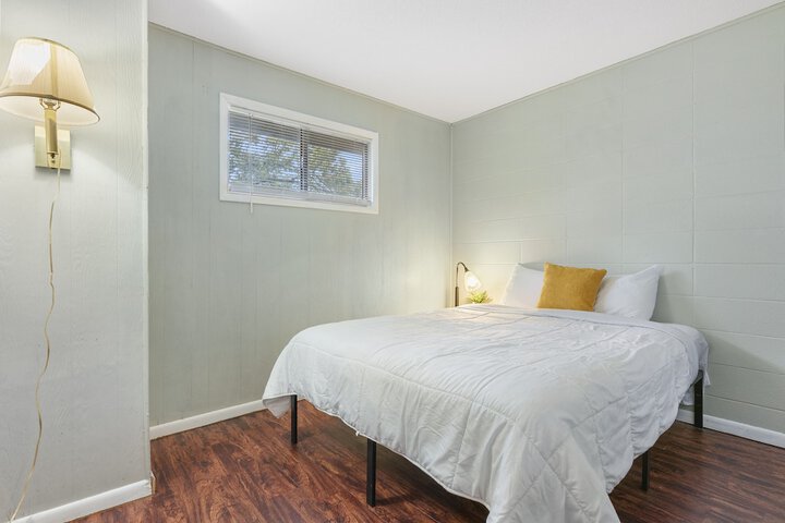 Room 25 of 42