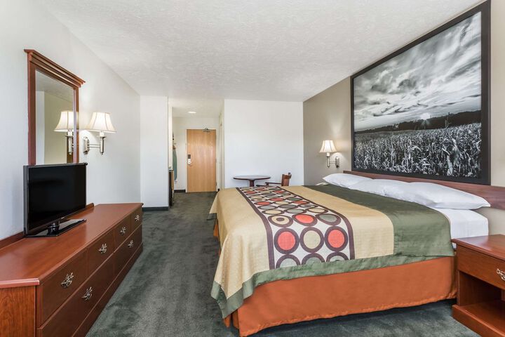 Room 4 of 15