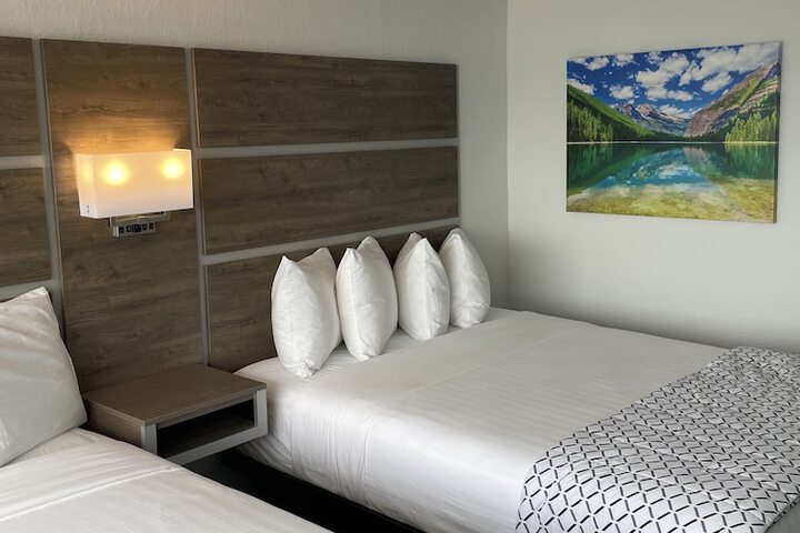 Room 33 of 60