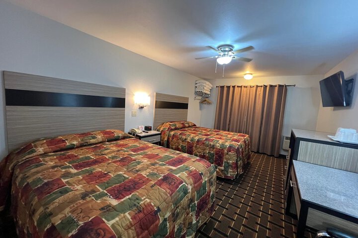 Deluxe Inn