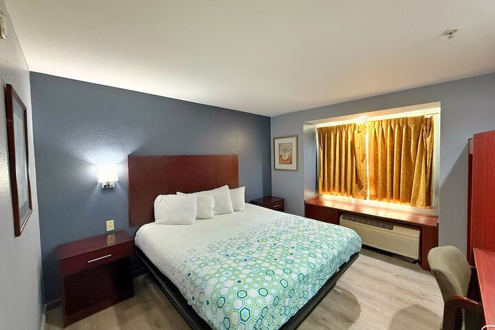 BlissPoint Inn & Suites Northwood