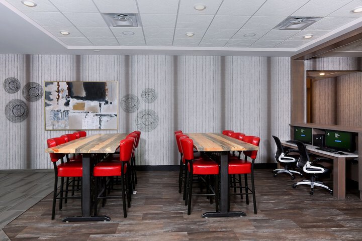 Holiday Inn & Suites Sioux Falls - Airport by IHG