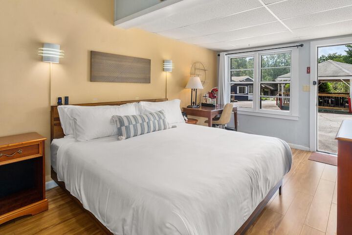CedarWood Inn