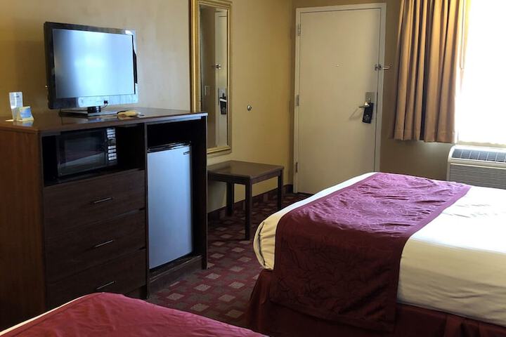 Days Inn & Suites by Wyndham Logan