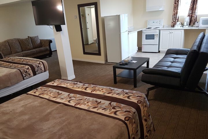 Parkway Motel & European Lodges