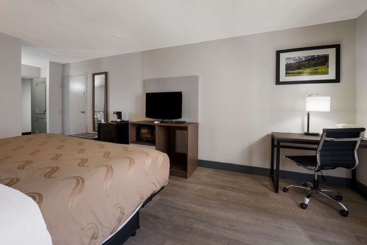 Room 14 of 37