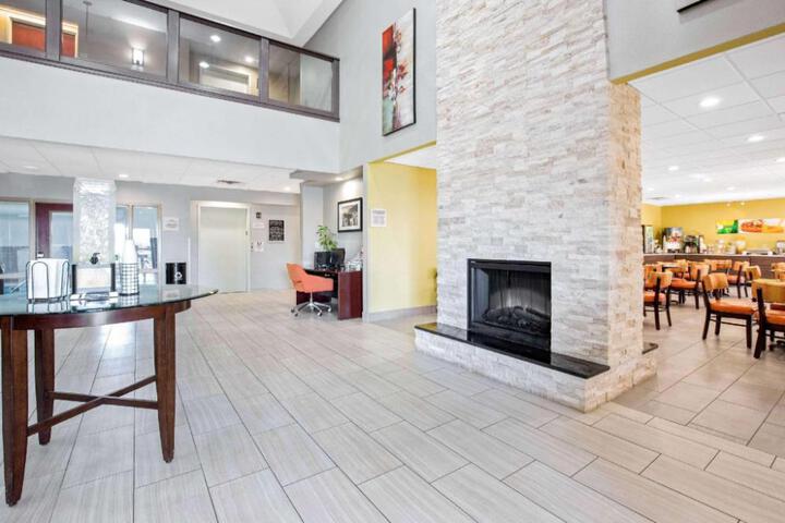 Quality Inn & Suites Arnold