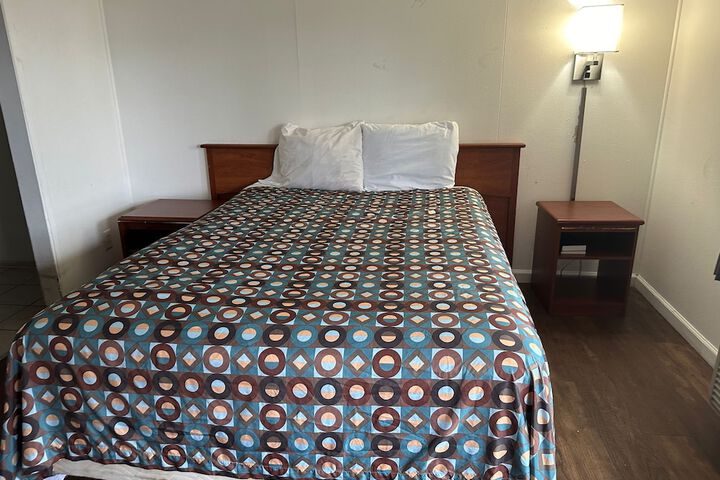 Room 18 of 18