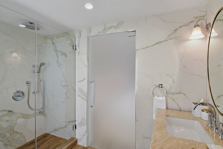 Room 7 of 32