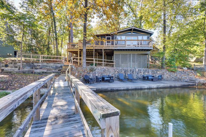 Private Dock & Deck: Lakefront Hot Springs Home!