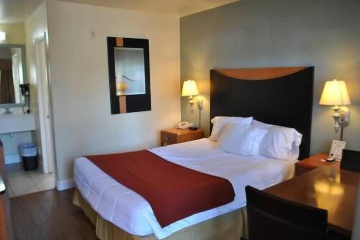 Room 27 of 65
