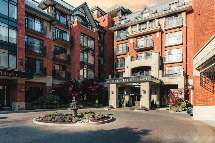 Oak Bay Beach Hotel
