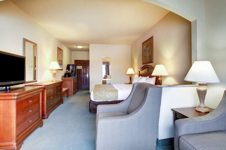Room 17 of 33