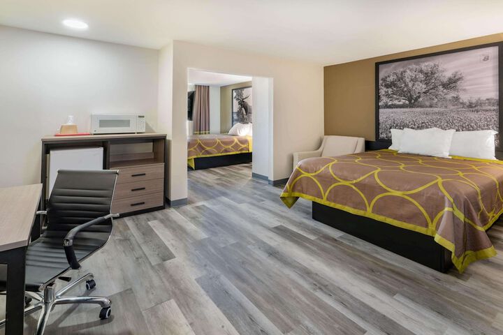 Room 33 of 37