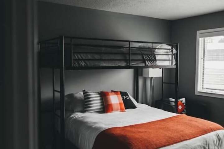 Room 10 of 38