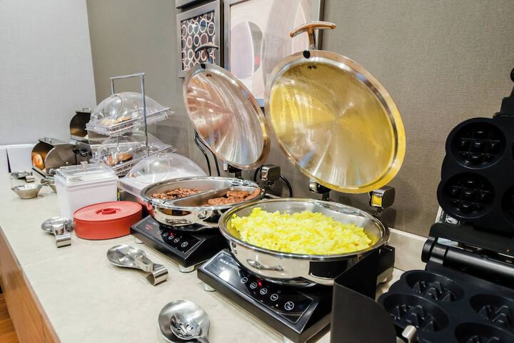 Breakfast/Coffee Service 25 of 34