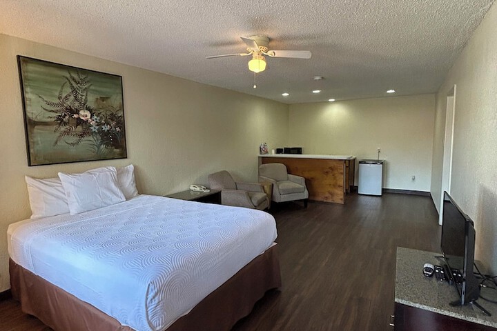 Executive Inn & Suites