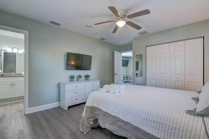 Heated Pool Close to St. Pete Tampa Pet Friendly