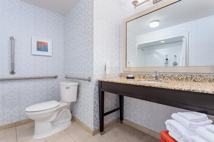 Hampton Inn & Suites Parkersburg Downtown
