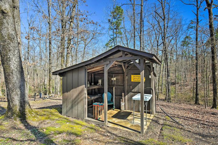 Arkansas Log Cabin Rental Near Lake Greeson!