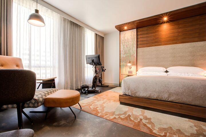 Room 30 of 48