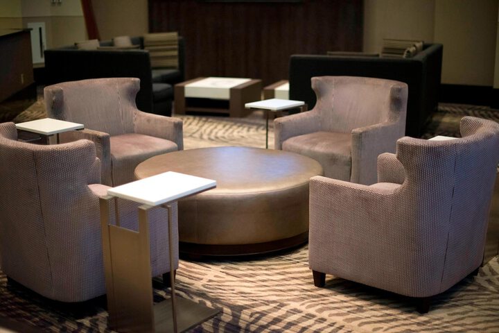 Lounge 44 of 54