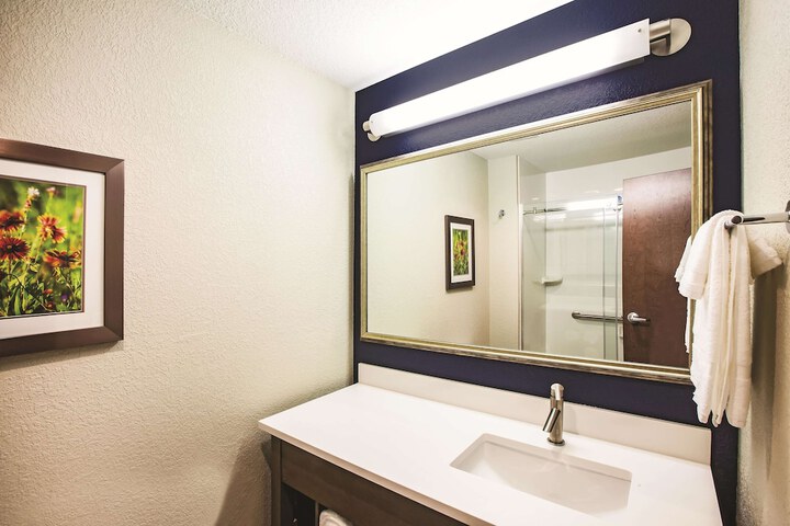 Room 11 of 31