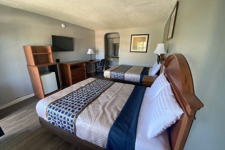 Room 13 of 19