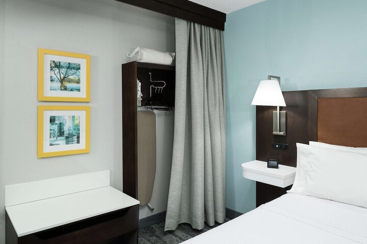 Room 19 of 33
