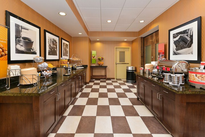 Hampton Inn Clinton IA