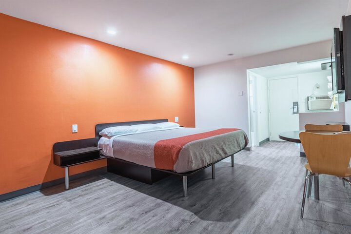 Room 19 of 34