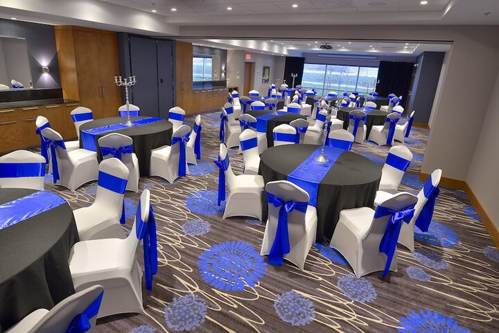 Ballroom/Hall 31 of 32