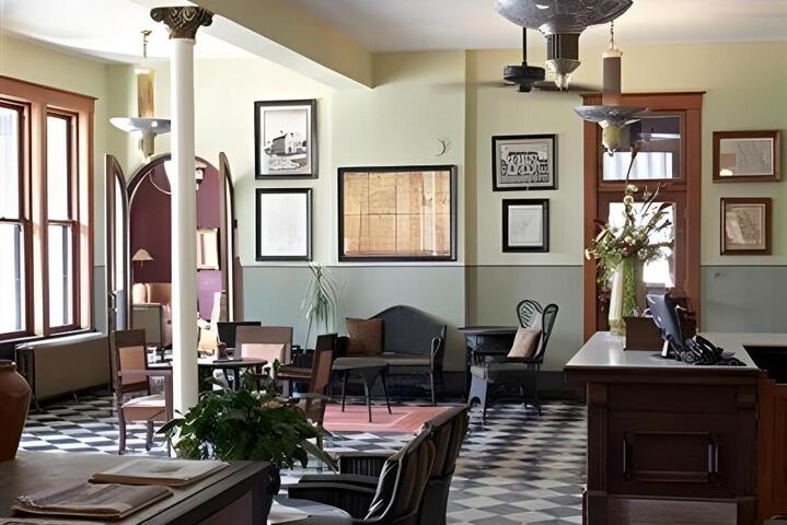 HOTEL FREDERICK - BED AND BREAKFAST