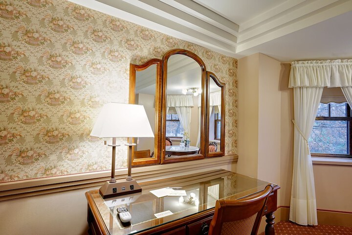 Room 11 of 26