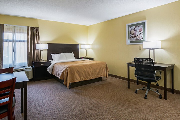 Quality Inn & Suites Greensburg I-74