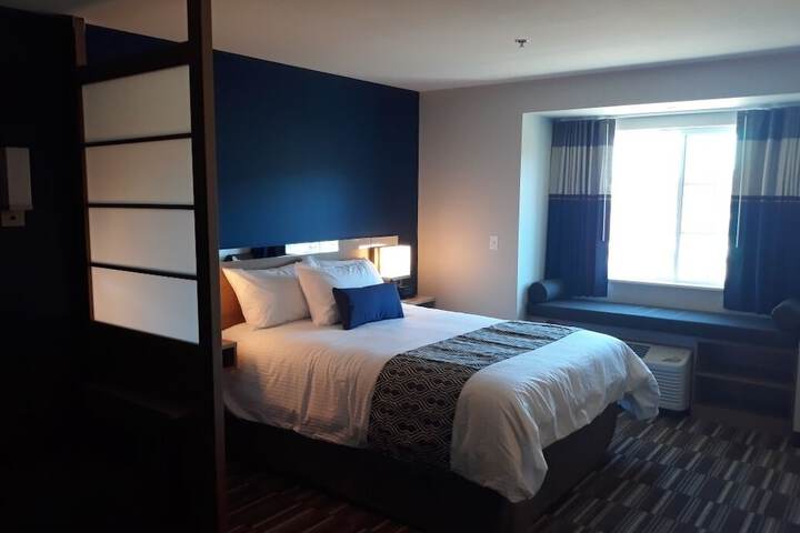 Microtel Inn & Suites by Wyndham Woodland Park