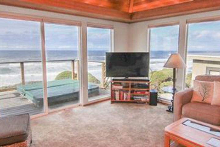 North Jetty 3 Br home by RedAwning