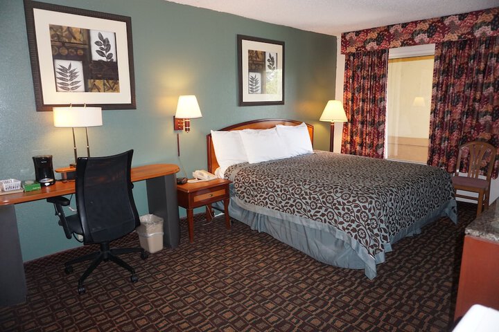 Room 5 of 25