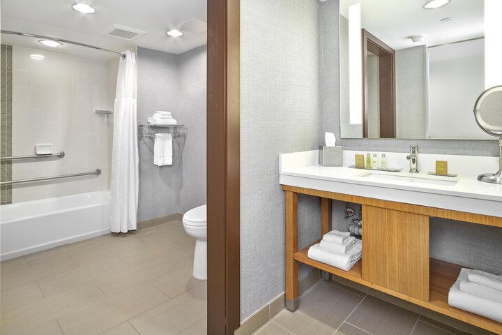 DoubleTree by Hilton Edmonton Downtown