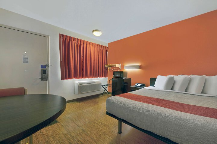 Room 18 of 32
