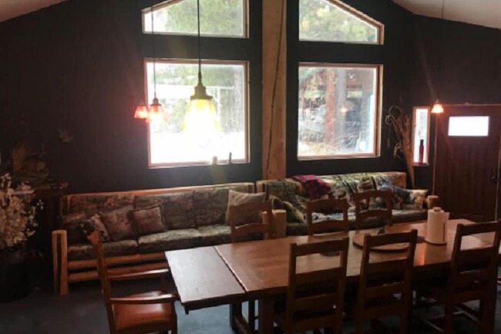 Lounge 15 of 22