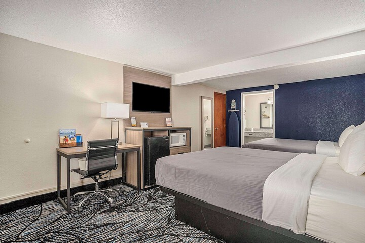 Room 33 of 38