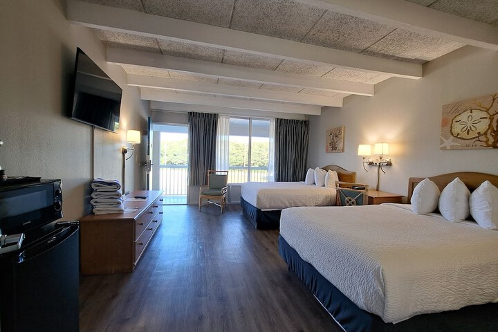 Days Inn & Suites by Wyndham Jekyll Island
