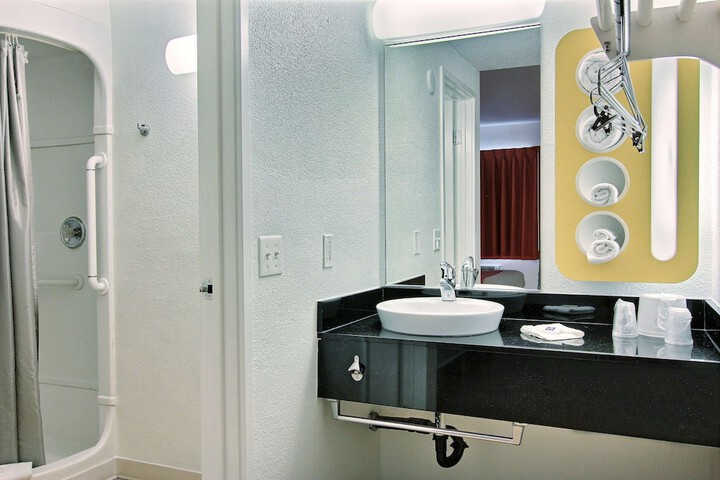 Room 33 of 41