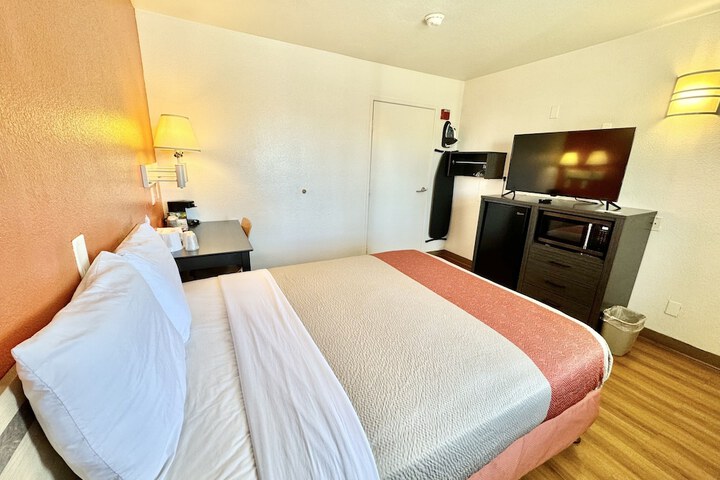 Studio 6 Suites – Bellflower Ca - Los Angeles