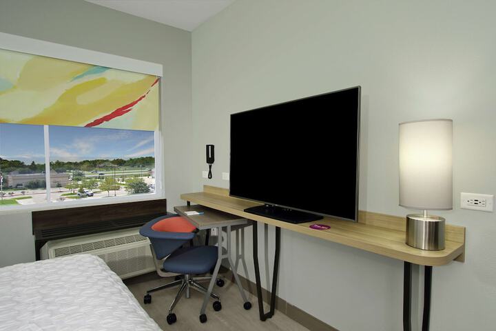 Room 17 of 34