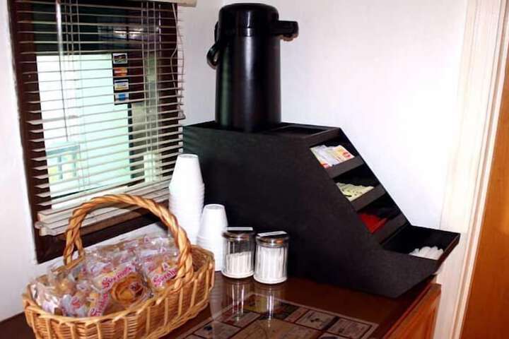 Breakfast/Coffee Service 18 of 18