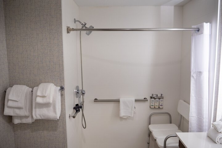 Holiday Inn Express & Suites Greenville Airport by IHG