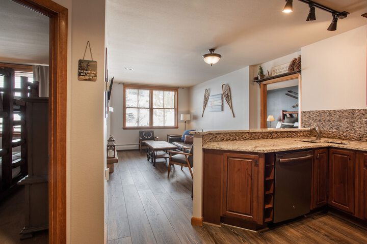 Zephyr Mountain Lodge Condo | 2 Bedrooms Lower Hughes View w / Ski Storage (Premium-Rated Condo 1317)