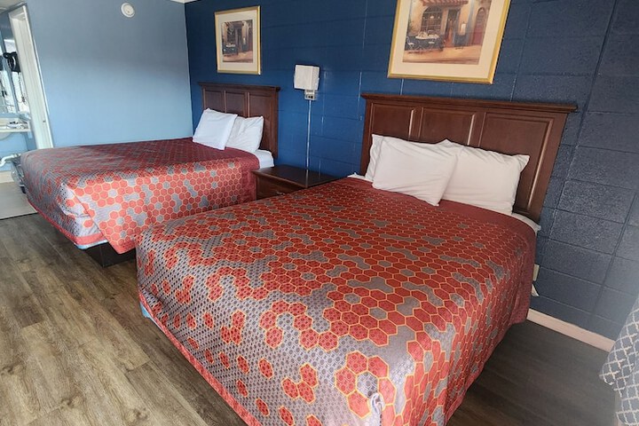 Room 8 of 17